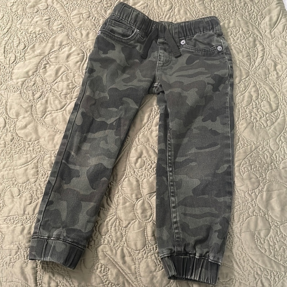 Levi’s Camo Joggers